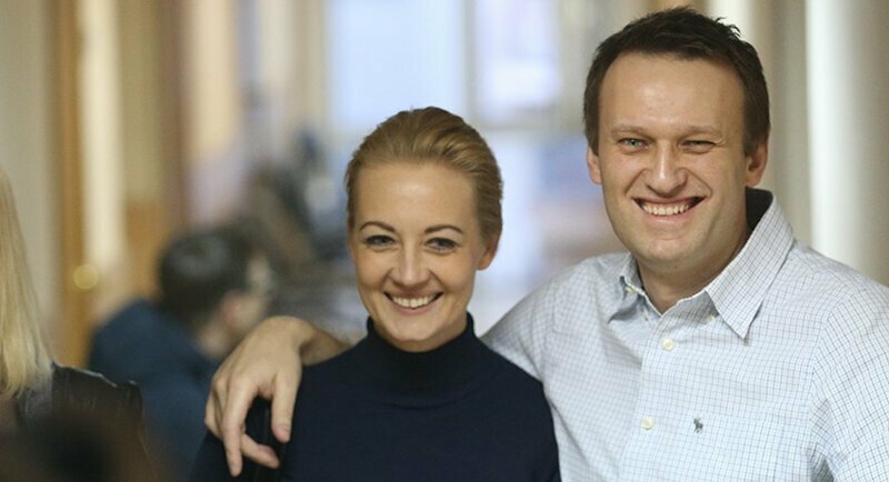 Поездка Навального в Париж заставила ФБК* заняться попрошайничеством