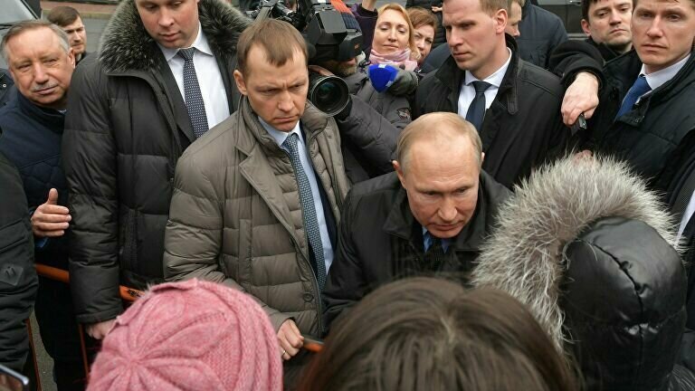 Товарищ не мешайте президенту с народом общаться