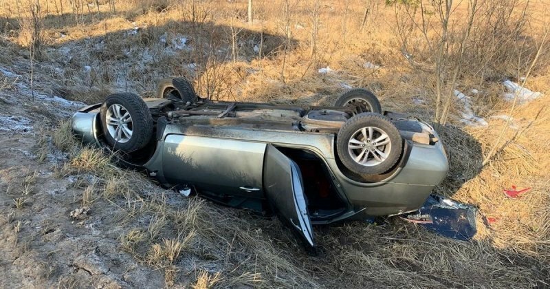 Под Тверью перевернулся автомобиль: пострадали беременная женщина и ребенок