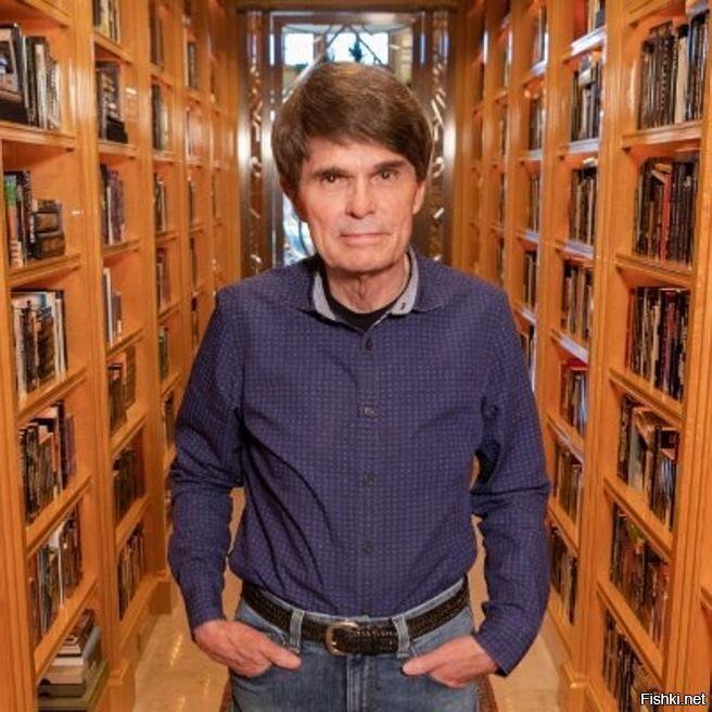 В 1981 году американский писатель Дин Кунц написал роман "Глаза тьмы"