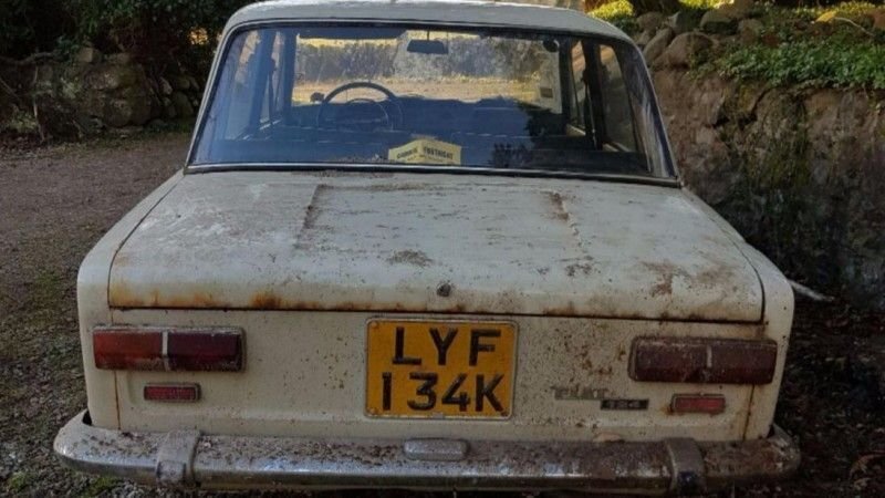 Купленный в Сирии Fiat 124 простоял 41 год в старом шотландском сарае