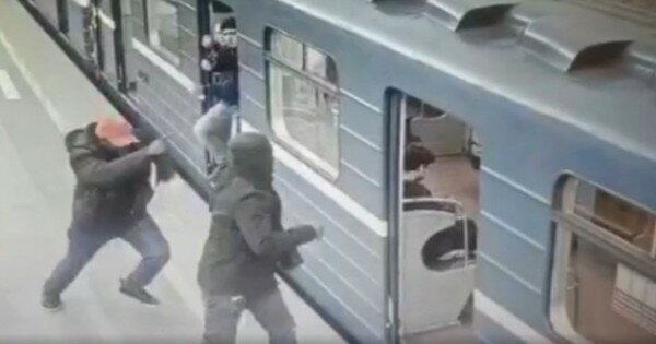 Скины стреляли в черных из-за дырки