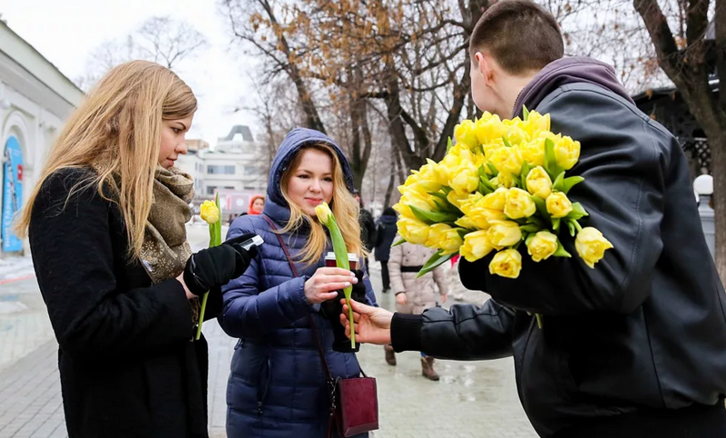 Как в России празднуют женский день 8-е марта