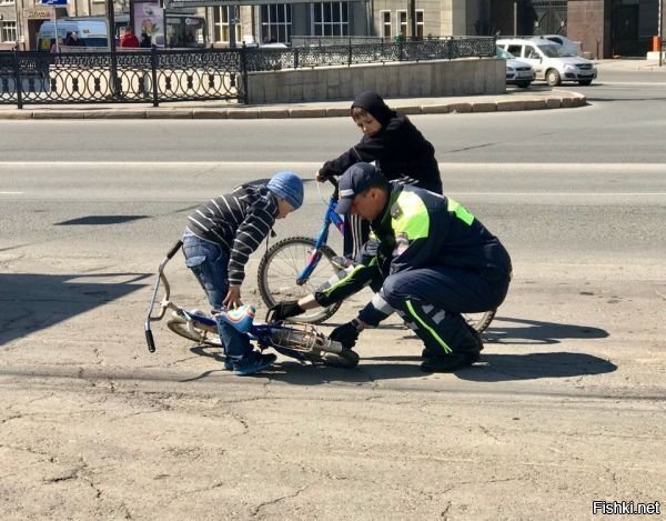Несколько правильных полицейских в ленту