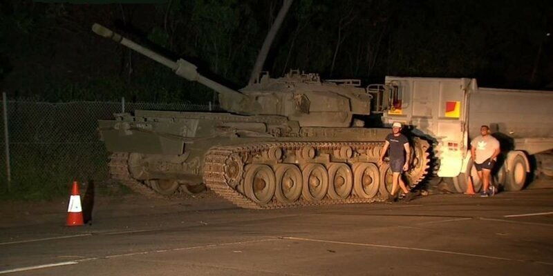 В Австралии на обочине дороги нашли танк