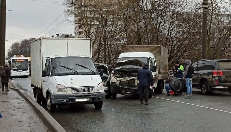 Авария дня. Лихач устроил массовое ДТП в Кирове