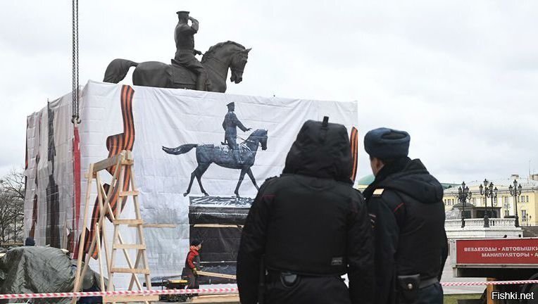 Сегодня в Москве на Манежной площади,в условиях информационной тишины,был убр...