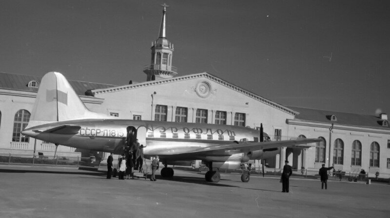 Зачем бортмеханик угнал самолёт Ил-12 в 1954 году и что ему за это было