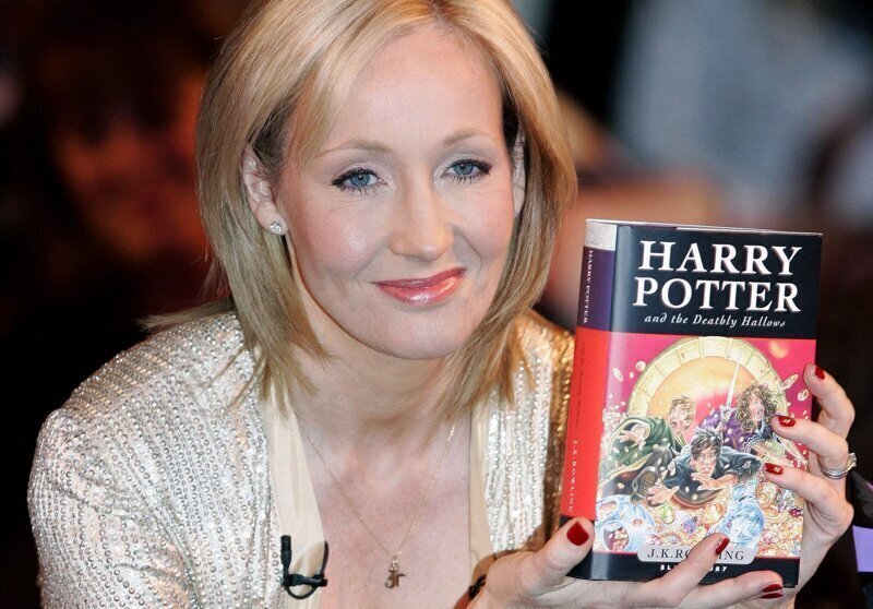 Джоан Роулинг, дабы в изоляции не скучали дети, запустила сайт «Гарри Поттер дома»