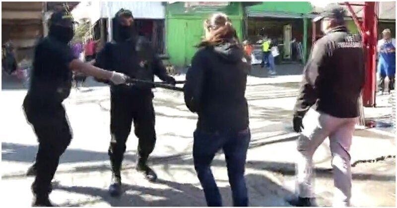 Ловля зараженной коронавирусом женщины на рынке в Чили