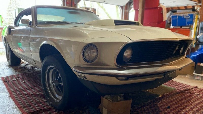 Редкий Ford Mustang, который 39 лет провел взаперти, продается на eBay 