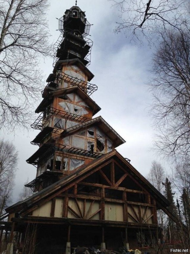 Заброшенное здание на аляске
