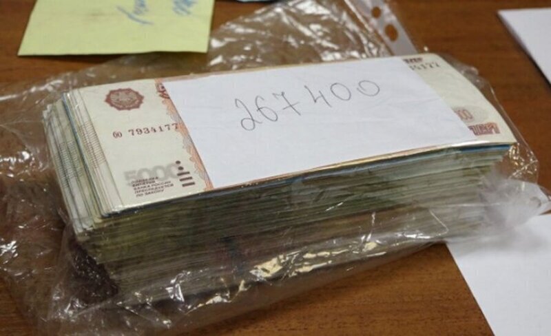 Женщина подобрала на улице «ничейные» 267 тысяч рублей