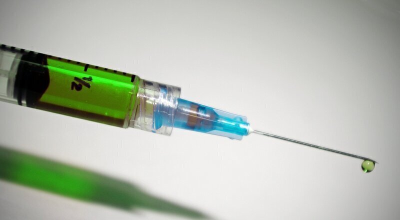 Китай успешно испытал вакцину от COVID-19 на животных