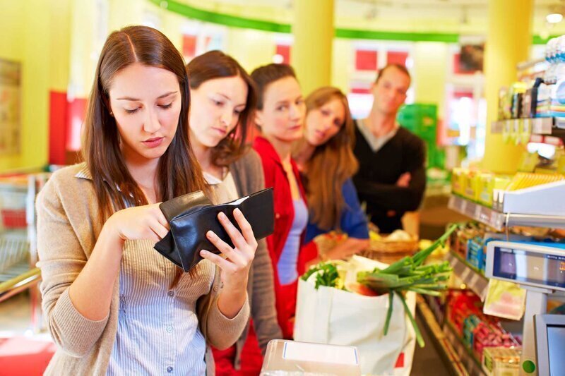 Почему россияне стали массово скупать продукты питания?