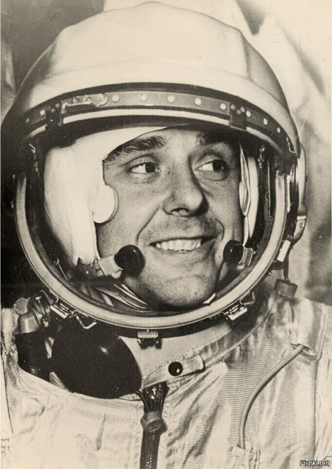 24 апреля 1967 года, при завершении полёта на корабле "Союз-1", погиб Владими...