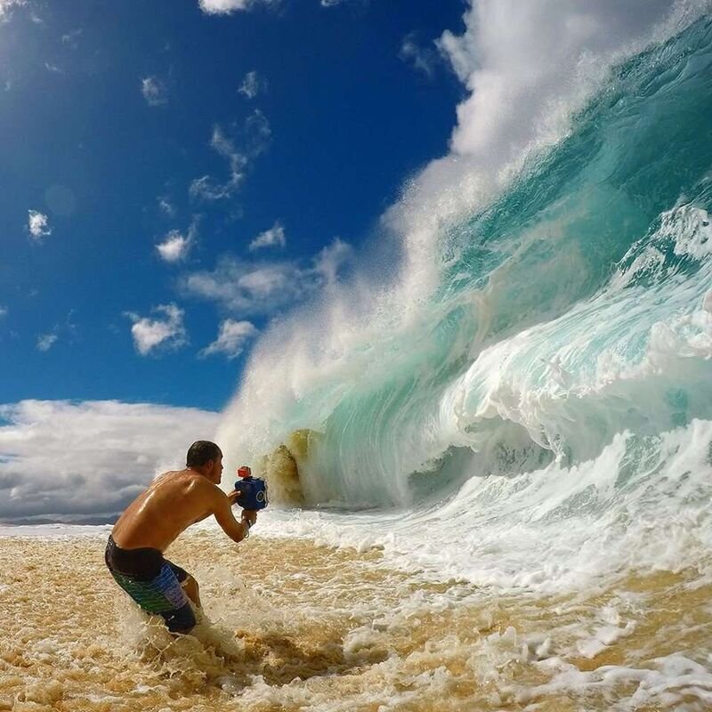 Вот как фотографы снимают гигантские волны на пляже