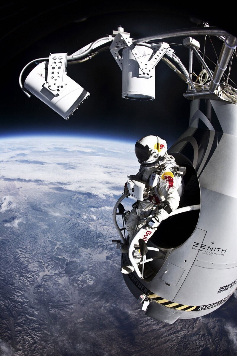 Рекордный прыжок от самой границы с космосом