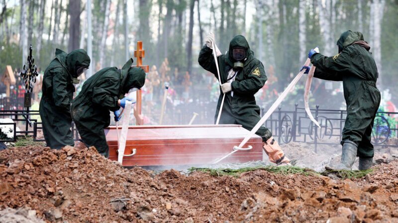 Оппозиция не может определиться со смертями от коронавируса в России