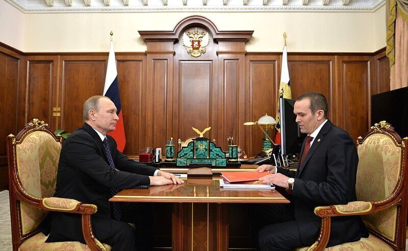 На Владимира Путина подали в суд