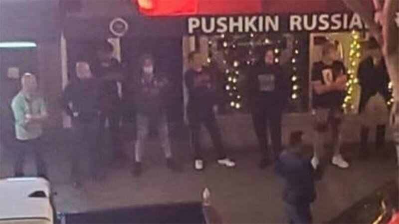 Владелец русского ресторана «Пушкин» в Сан-Диего рассказал, как с оружием оборонялся от протестующих