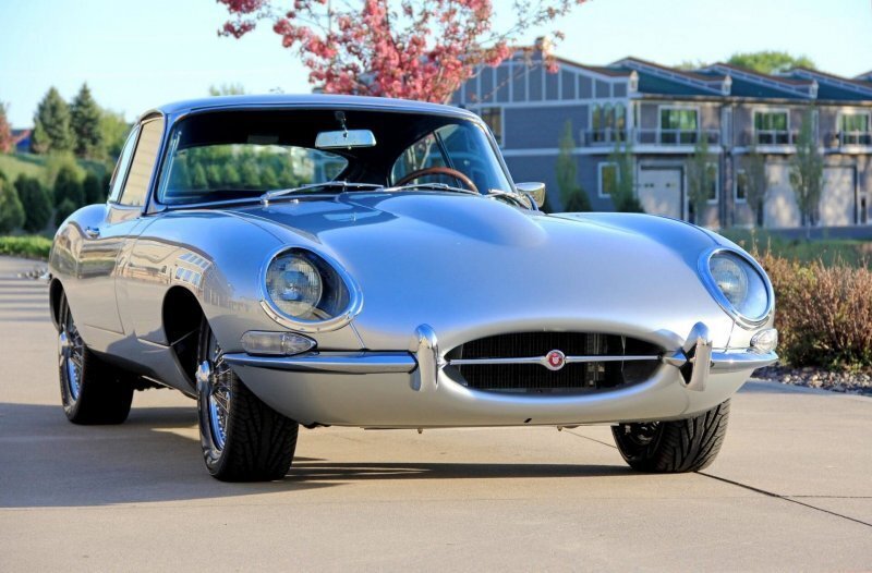 Рестомод Джеймс Бонда: Jaguar XKE 1964 года с двигателем Ford V8 выставили на торги