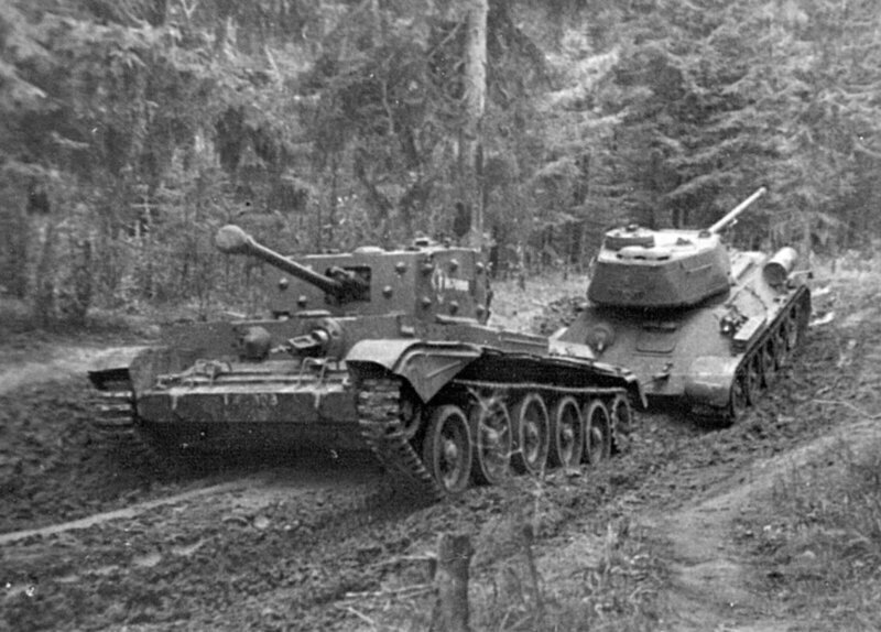 Подборка невероятных ситуаций на войне:привести два немецких танка на буксире и выжить под огнем