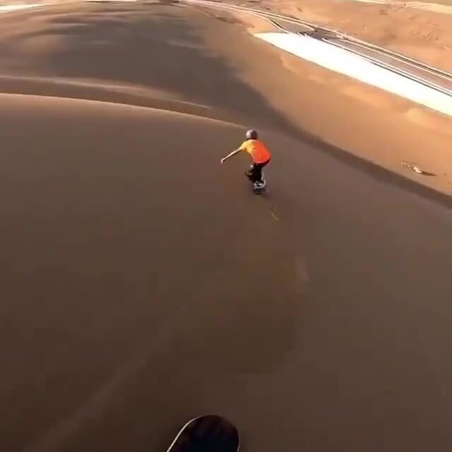 в пустыне около г