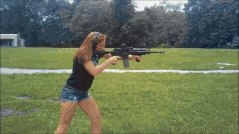 Девушки и оружие