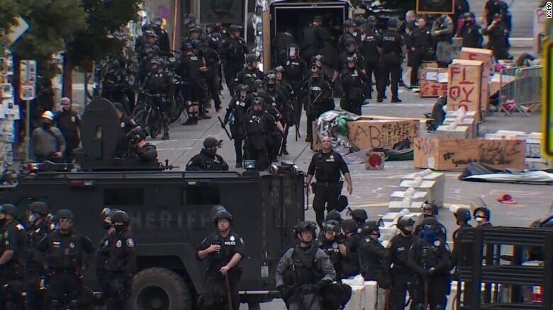 Полиция зачистила «автономную зону» протестующих в Сиэтле