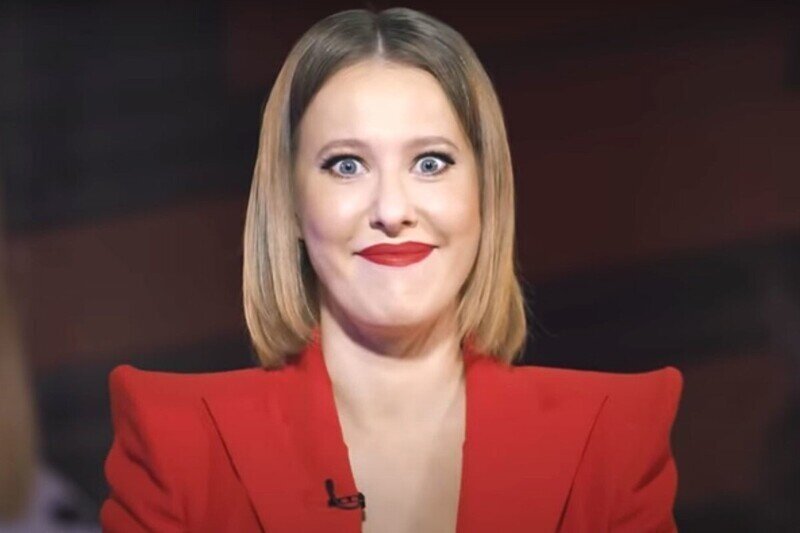 Лавировала, да не вылавировала: в Сети появилось видео с пьяненькой и "очень влюбленной" Собчак