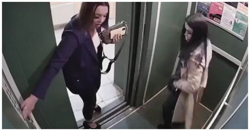 В Уфе девушки не увидели большой разницы между общественным туалетом и лифтом