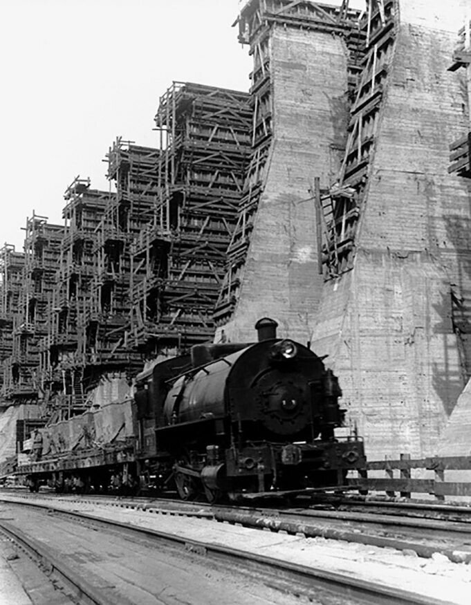 12 удивительных фотографий с крупных строительных площадок в российской и советской истории