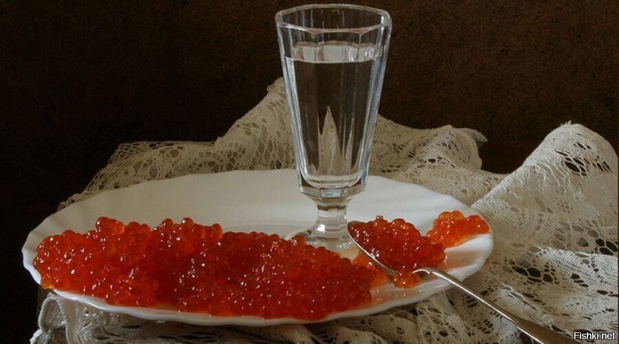 только рюмка водки на столе