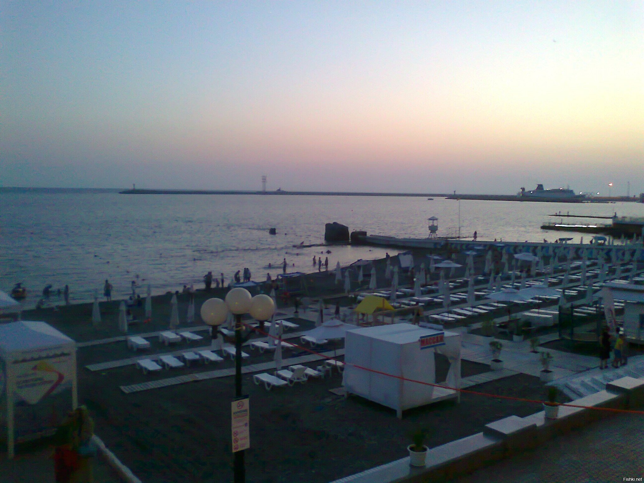 Сумерки на сочинском пляже