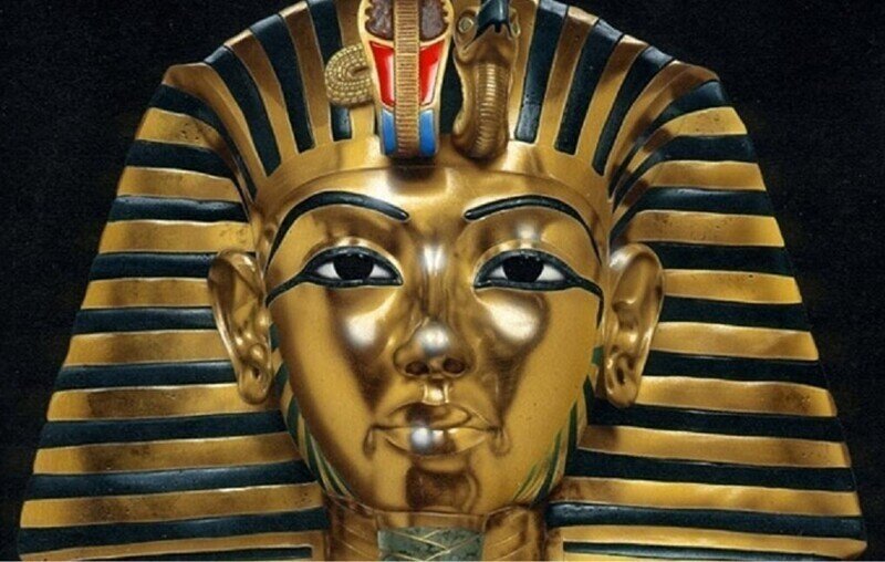 Откуда в гробнице Тутунхамона железный кинжал? Египтяне в то время не добывали железа