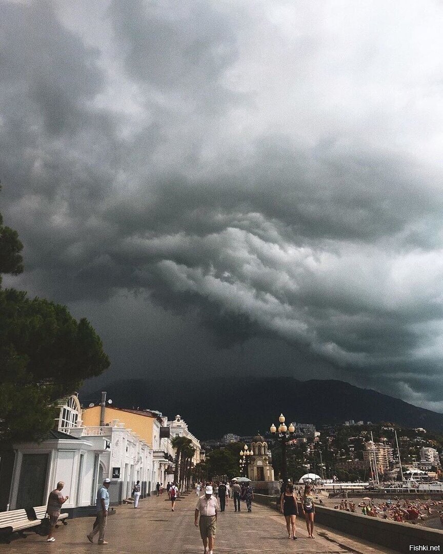 Очень хмурая Ялта