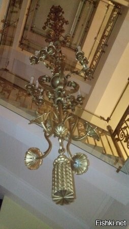 Самая длинная люстра в мире