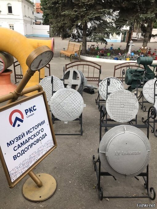 на выставке колодцев были