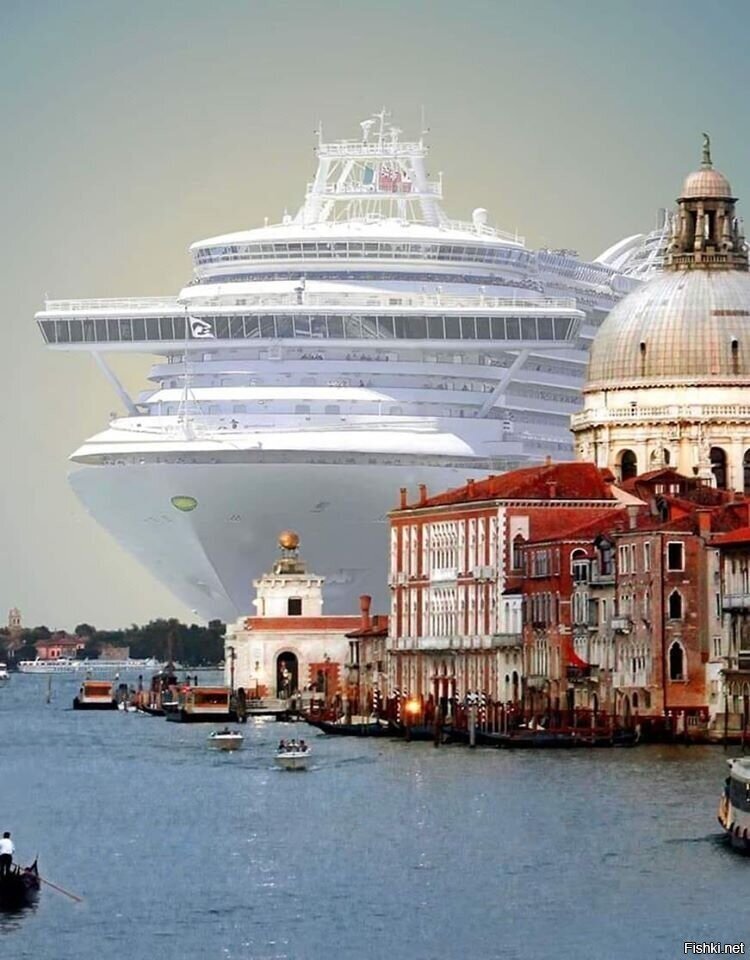 "Oasis of the Seas" заходит в Венецию