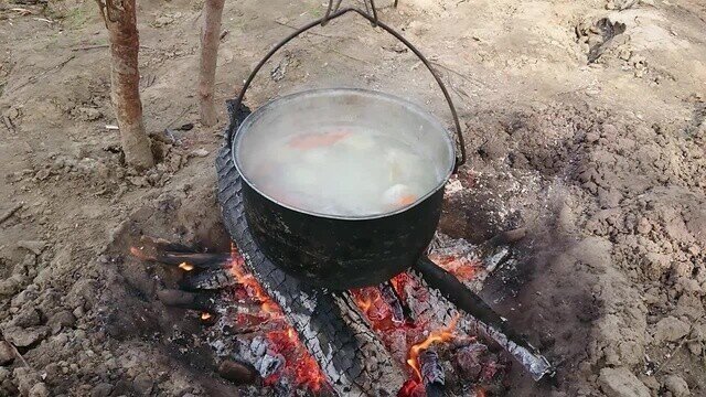 Подходите, со своей ложкой 