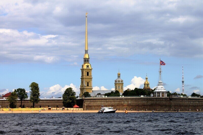 Крепость на Заячьем острове или летний день в городе на Неве