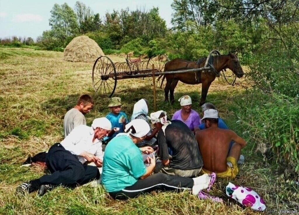 Обед на сенокосе в деревне, кто помнит