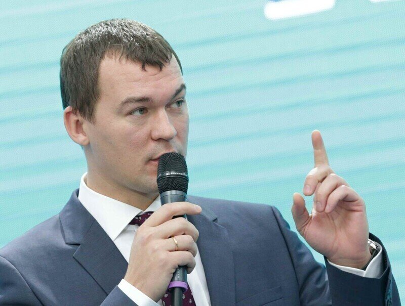 Дегтярёв осмотрел полуразваленные бараки в посёлке Тырма и поручил начать расселение
