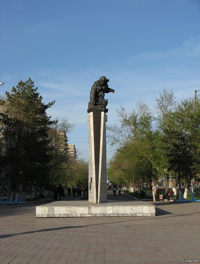 Памятник Герою Советского Союза Нуркену Абдирову