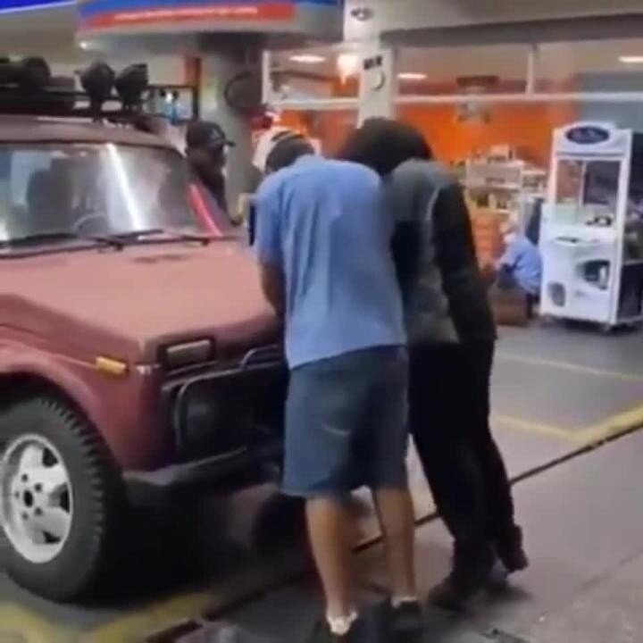НИВА и буржуи ))