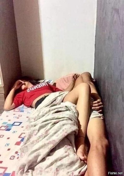 Почему лучше спать одному