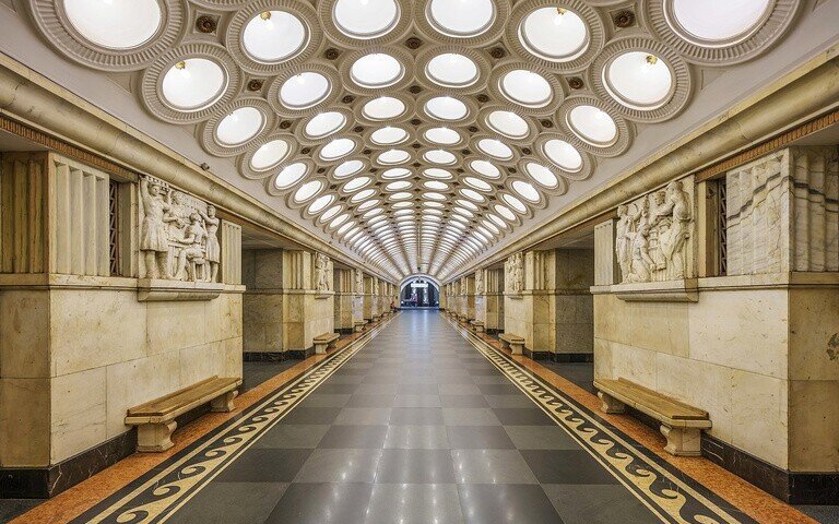 Скрытые сокровища Москвы: 5 публичных мест в столице, где «спрятаны» произведения искусства