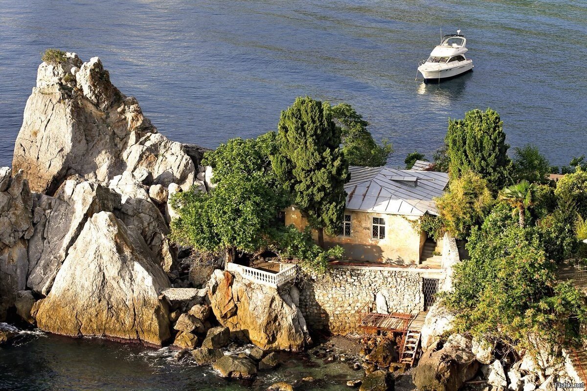 Антон Палыч знал толк в дачах