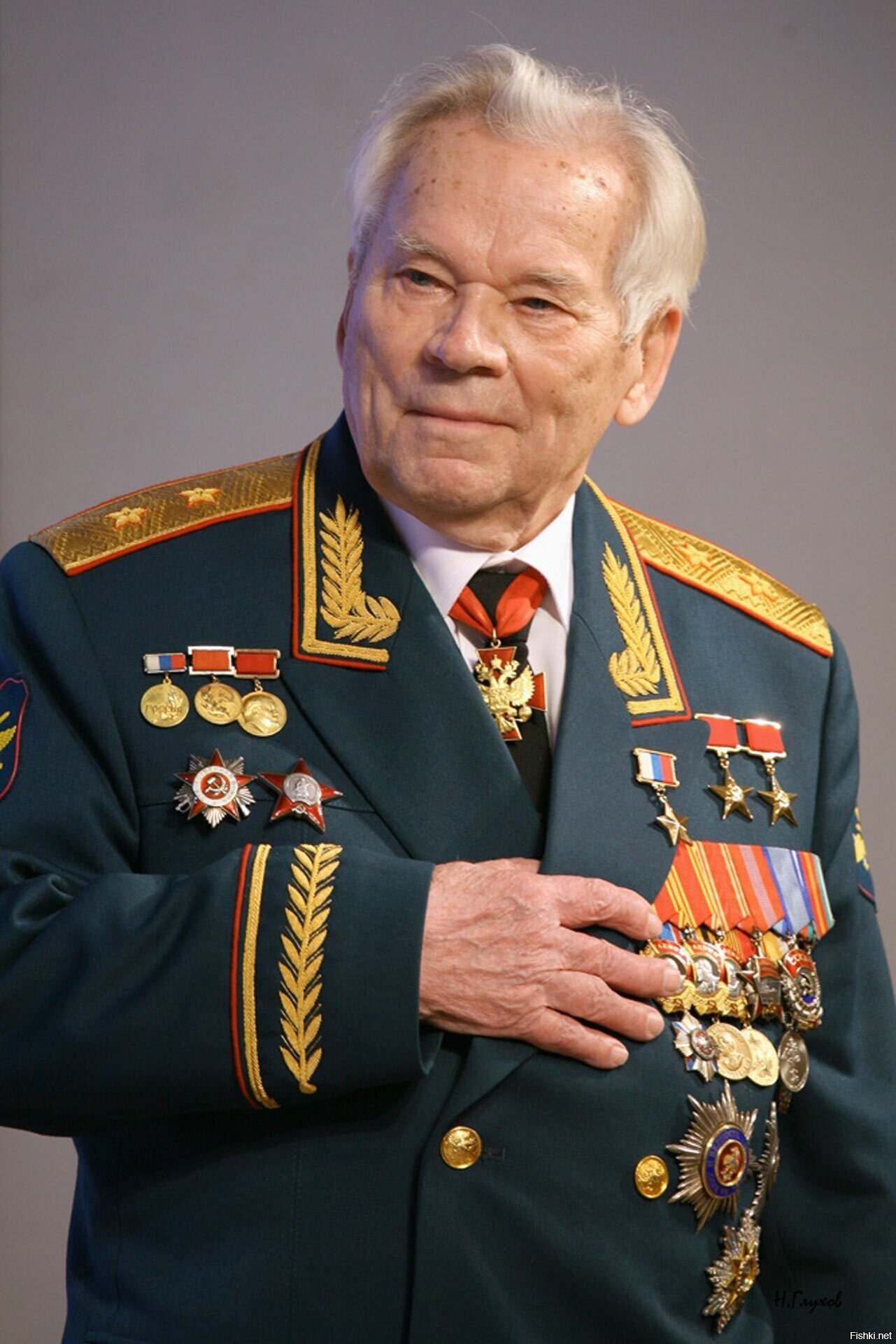 Михаил Тимофеевич Калашников